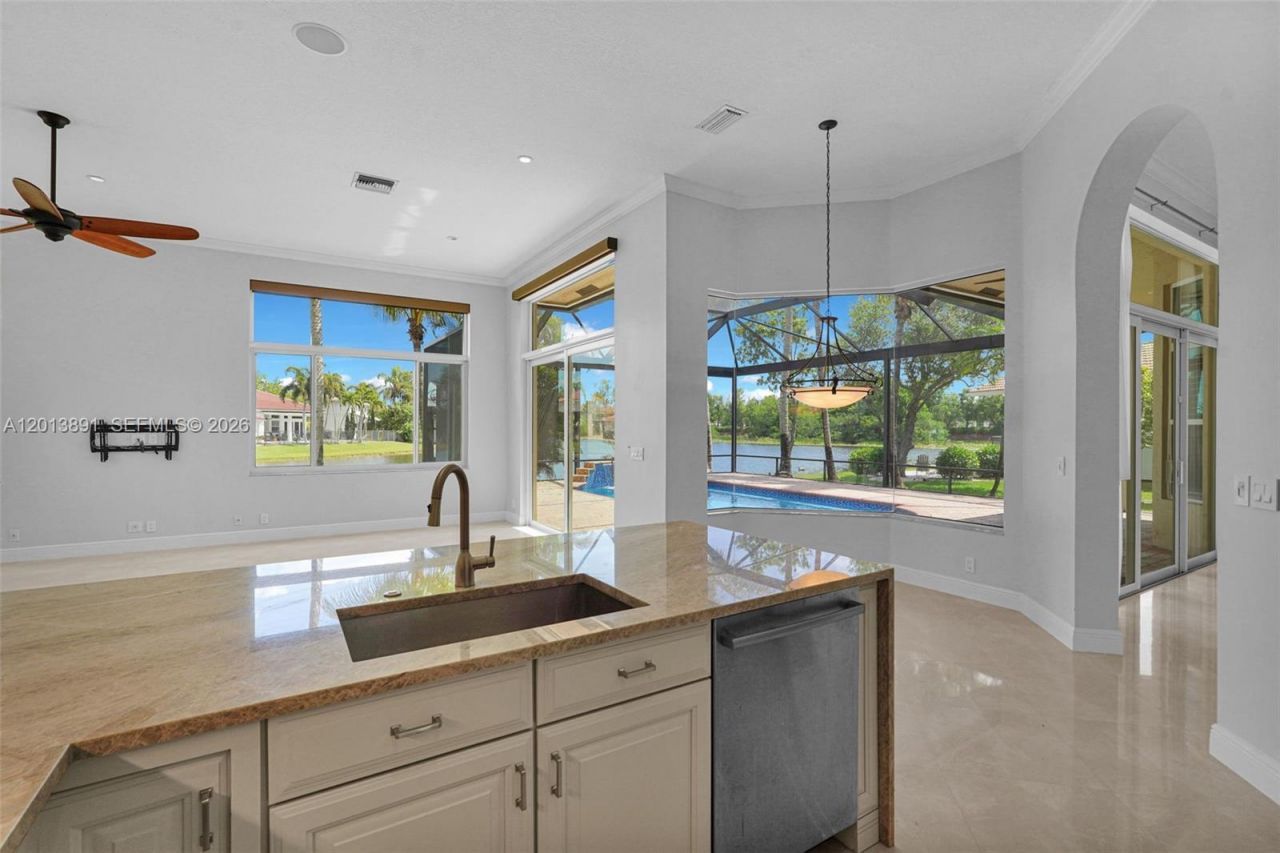 2715 Edgewater Court , Weston, FL 33332 Photo