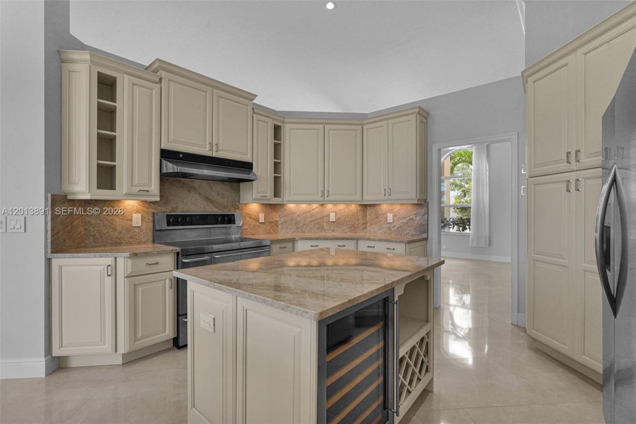 2715 Edgewater Court , Weston, FL 33332 Photo