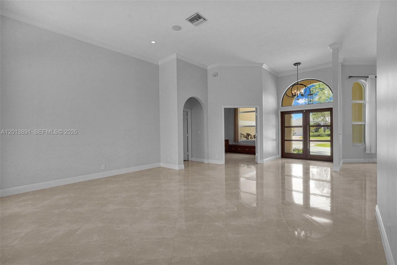 2715 Edgewater Court , Weston, FL 33332 Photo
