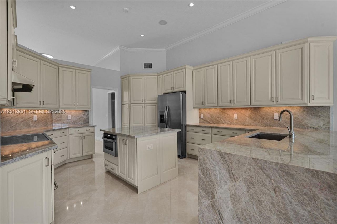 2715 Edgewater Court , Weston, FL 33332 Photo