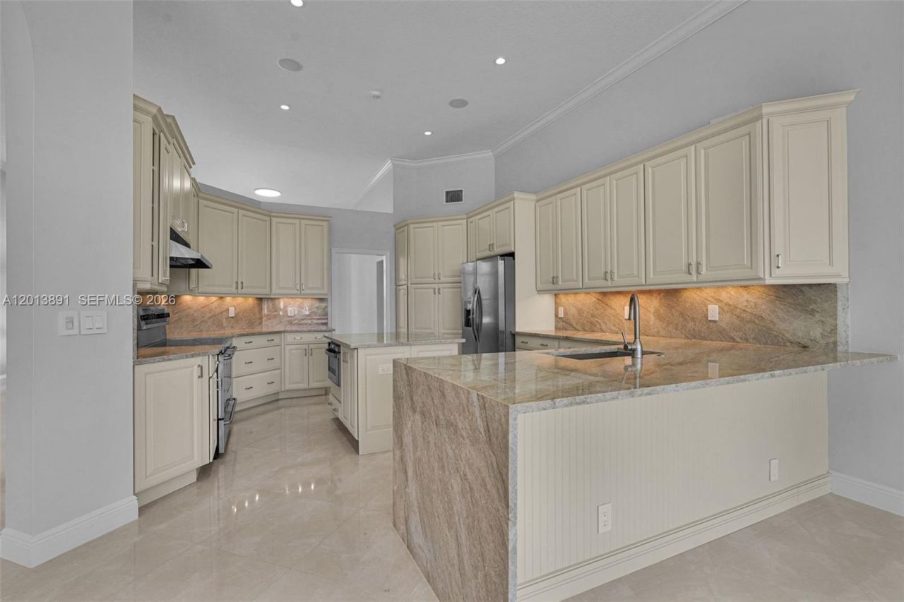 2715 Edgewater Court , Weston, FL 33332 Photo