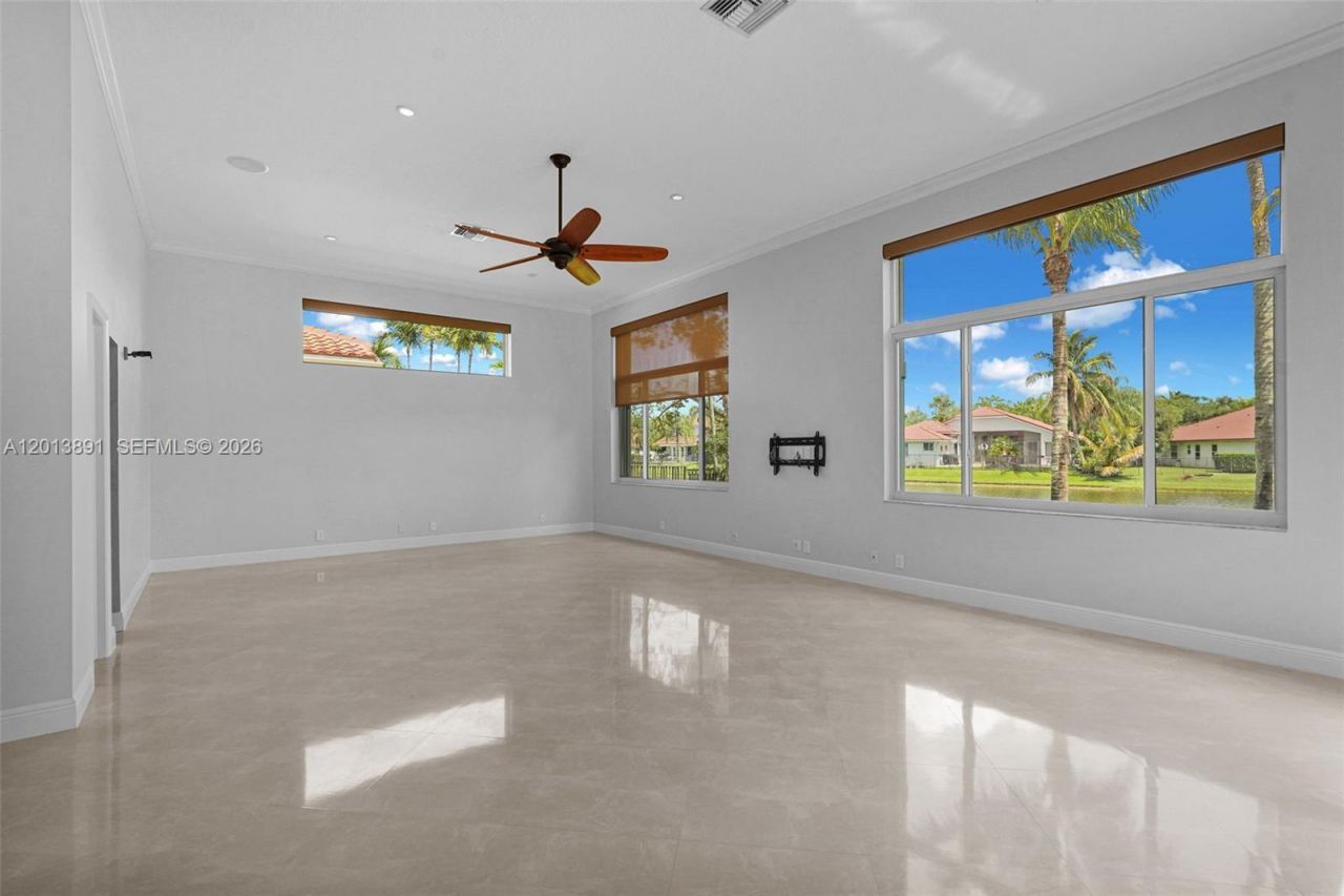 2715 Edgewater Court , Weston, FL 33332 Photo