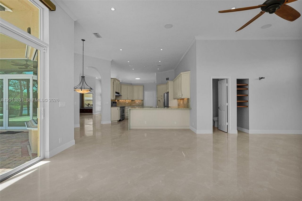 2715 Edgewater Court , Weston, FL 33332 Photo