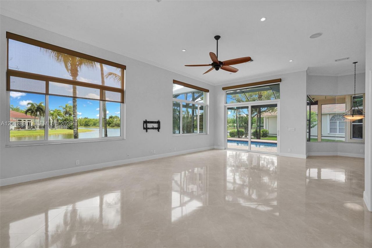 2715 Edgewater Court , Weston, FL 33332 Photo