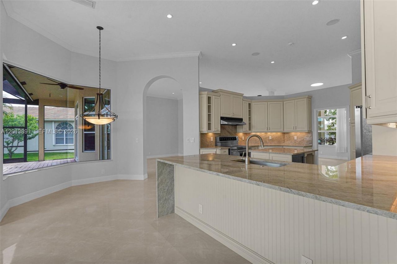 2715 Edgewater Court , Weston, FL 33332 Photo