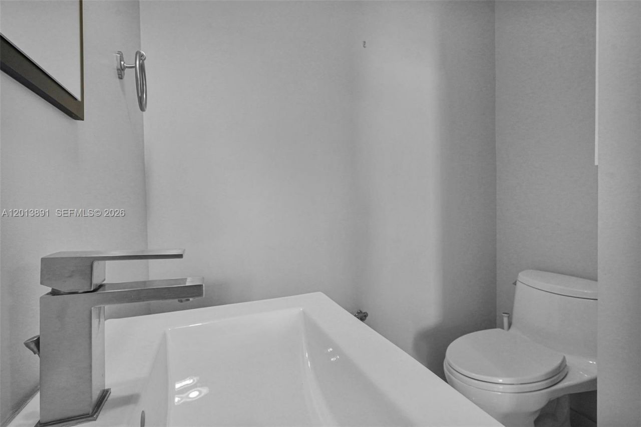 2715 Edgewater Court , Weston, FL 33332 Photo