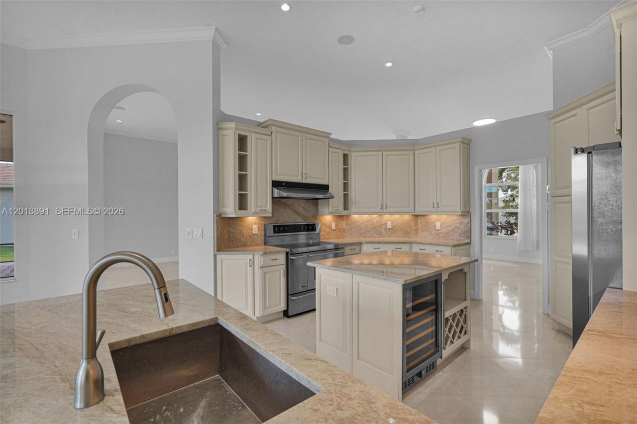 2715 Edgewater Court , Weston, FL 33332 Photo
