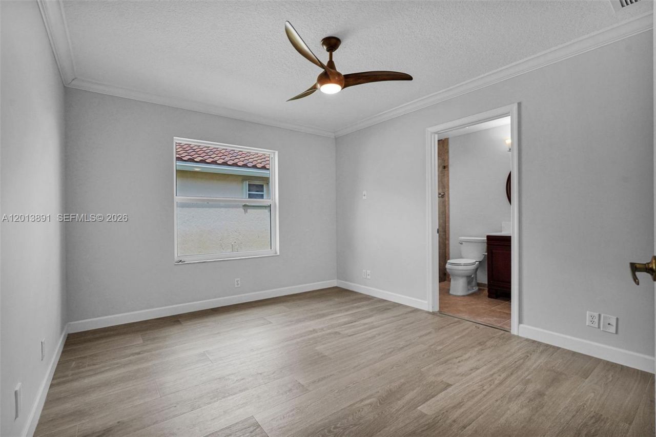 2715 Edgewater Court , Weston, FL 33332 Photo