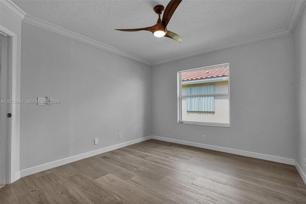 2715 Edgewater Court , Weston, FL 33332 Photo