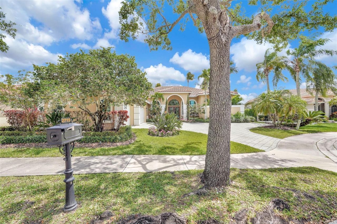 2715 Edgewater Court , Weston, FL 33332 Photo