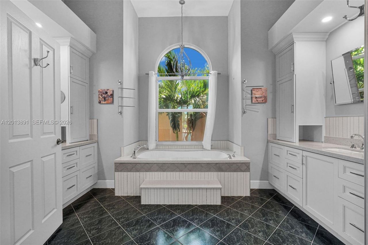 2715 Edgewater Court , Weston, FL 33332 Photo