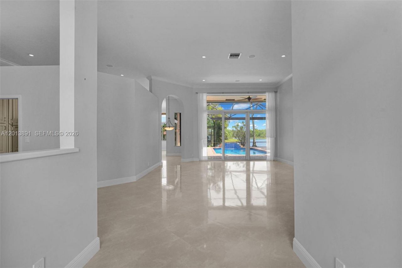 2715 Edgewater Court , Weston, FL 33332 Photo