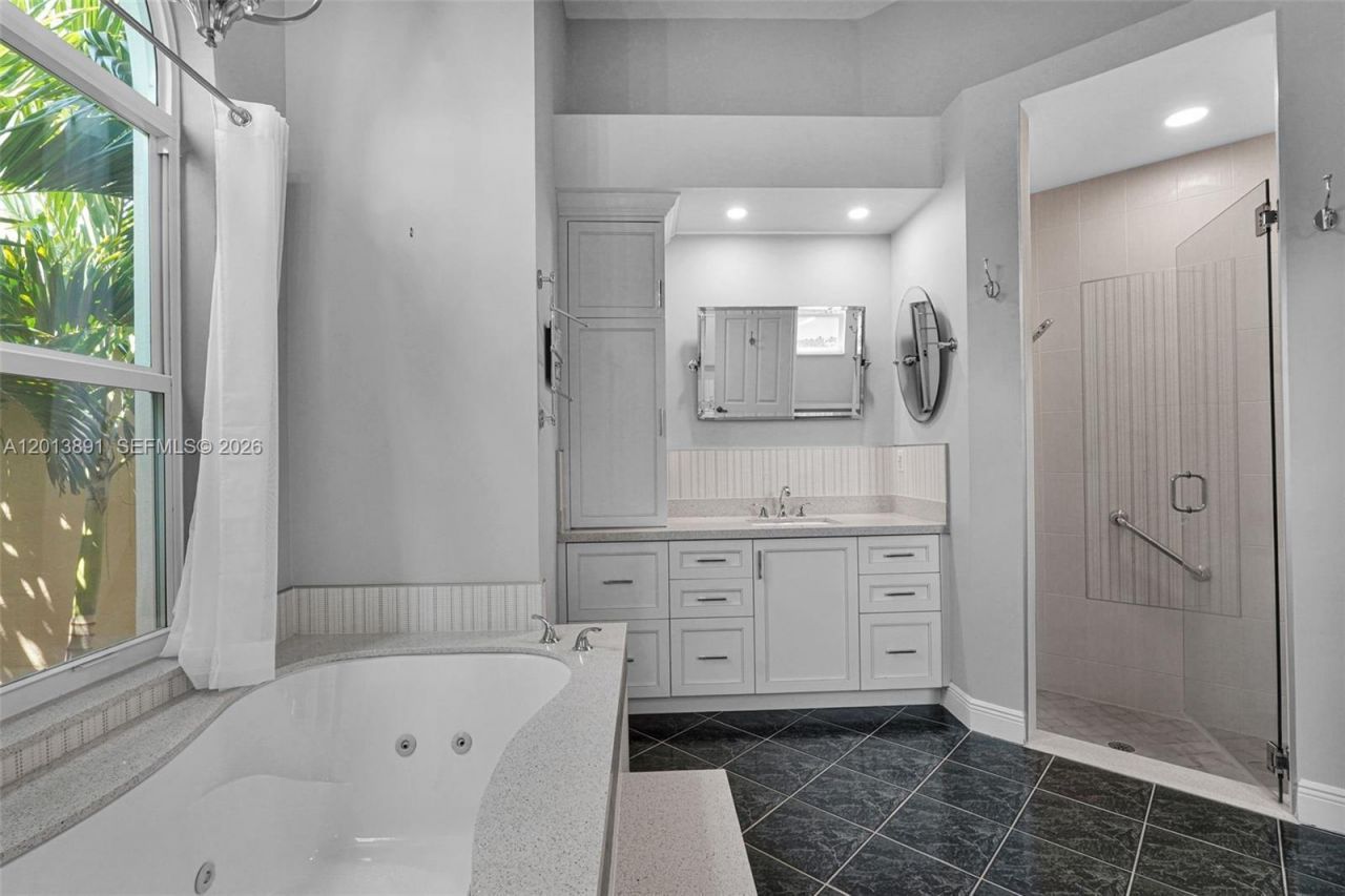 2715 Edgewater Court , Weston, FL 33332 Photo