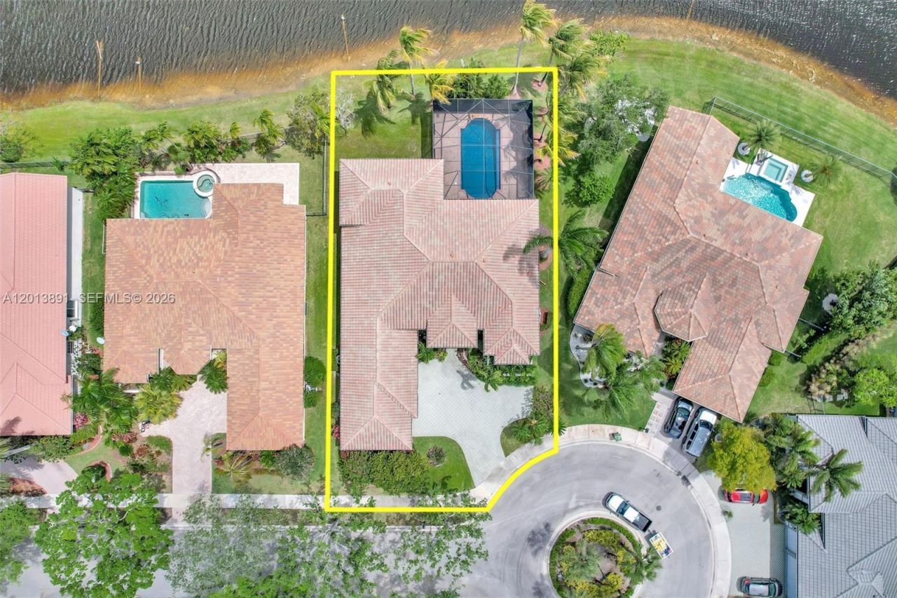 2715 Edgewater Court , Weston, FL 33332 Photo