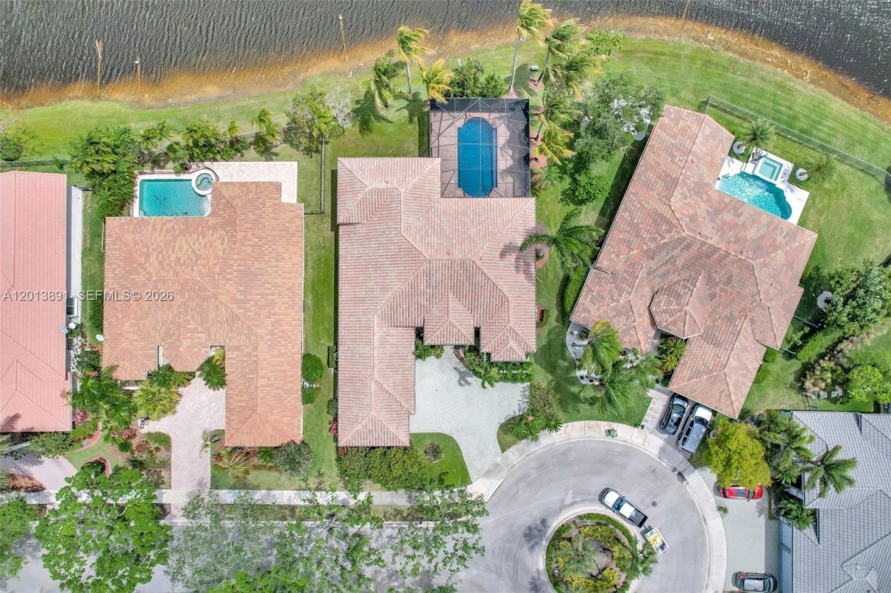 2715 Edgewater Court , Weston, FL 33332 Photo