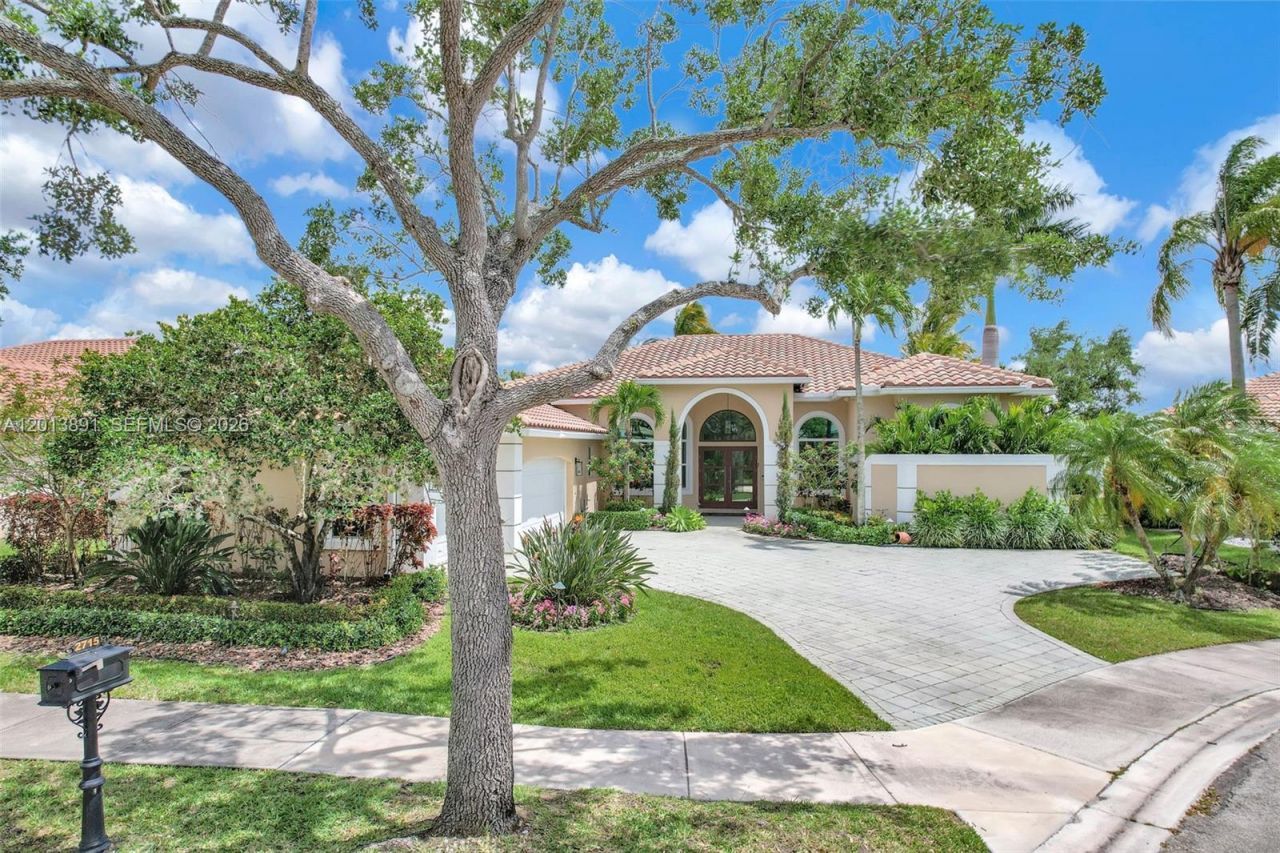 2715 Edgewater Court , Weston, FL 33332 Photo