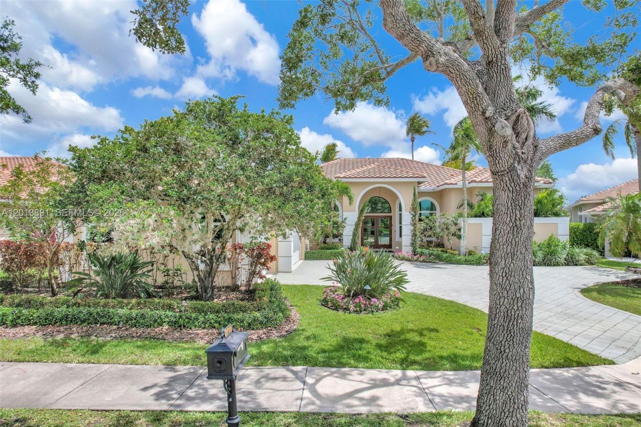 2715 Edgewater Court , Weston, FL 33332 Photo