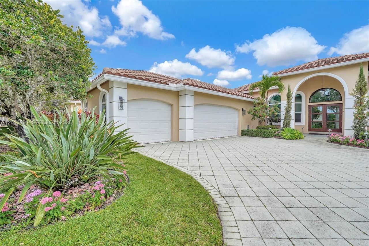 2715 Edgewater Court , Weston, FL 33332 Photo
