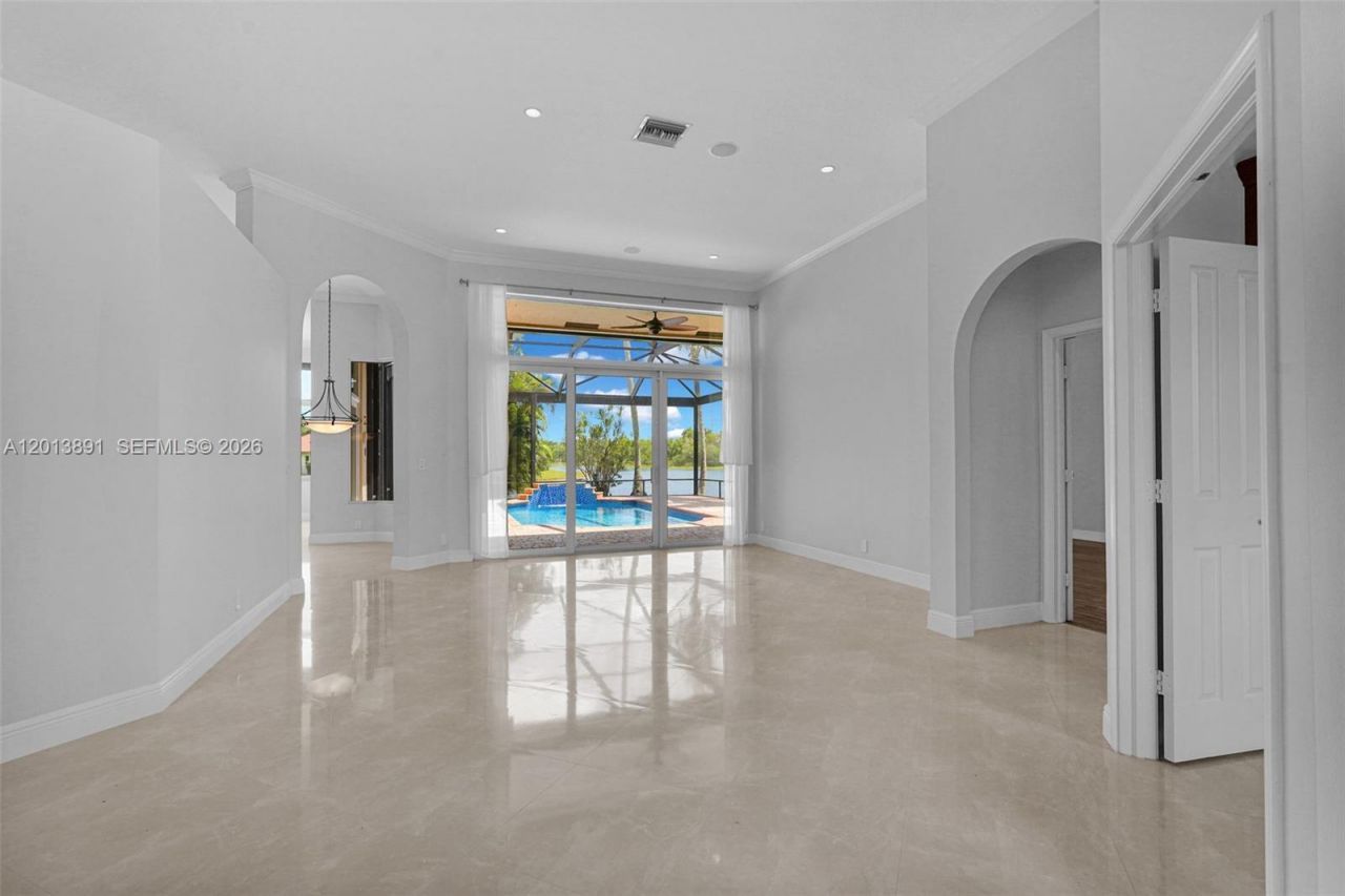 2715 Edgewater Court , Weston, FL 33332 Photo