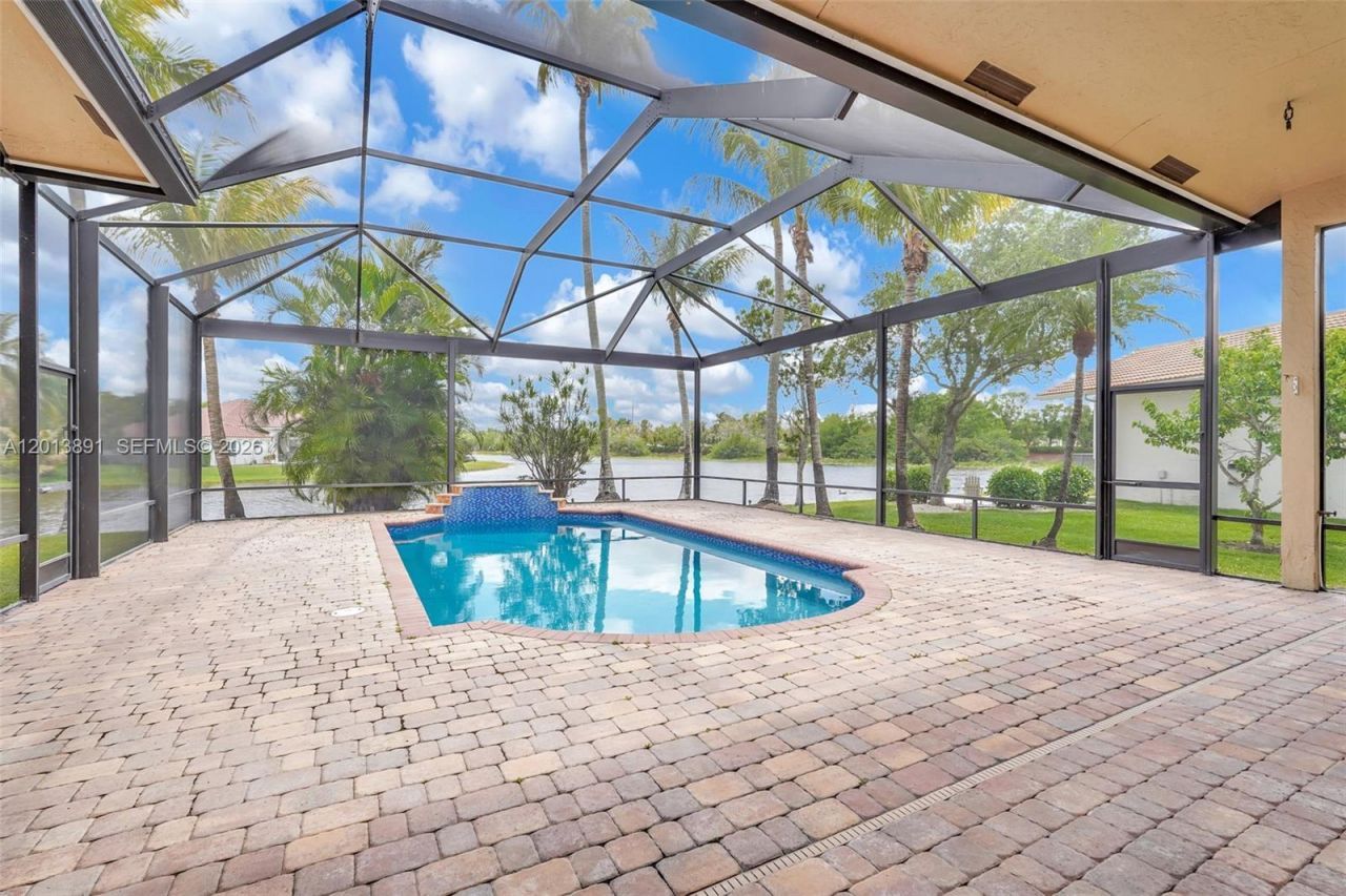 2715 Edgewater Court , Weston, FL 33332 Photo
