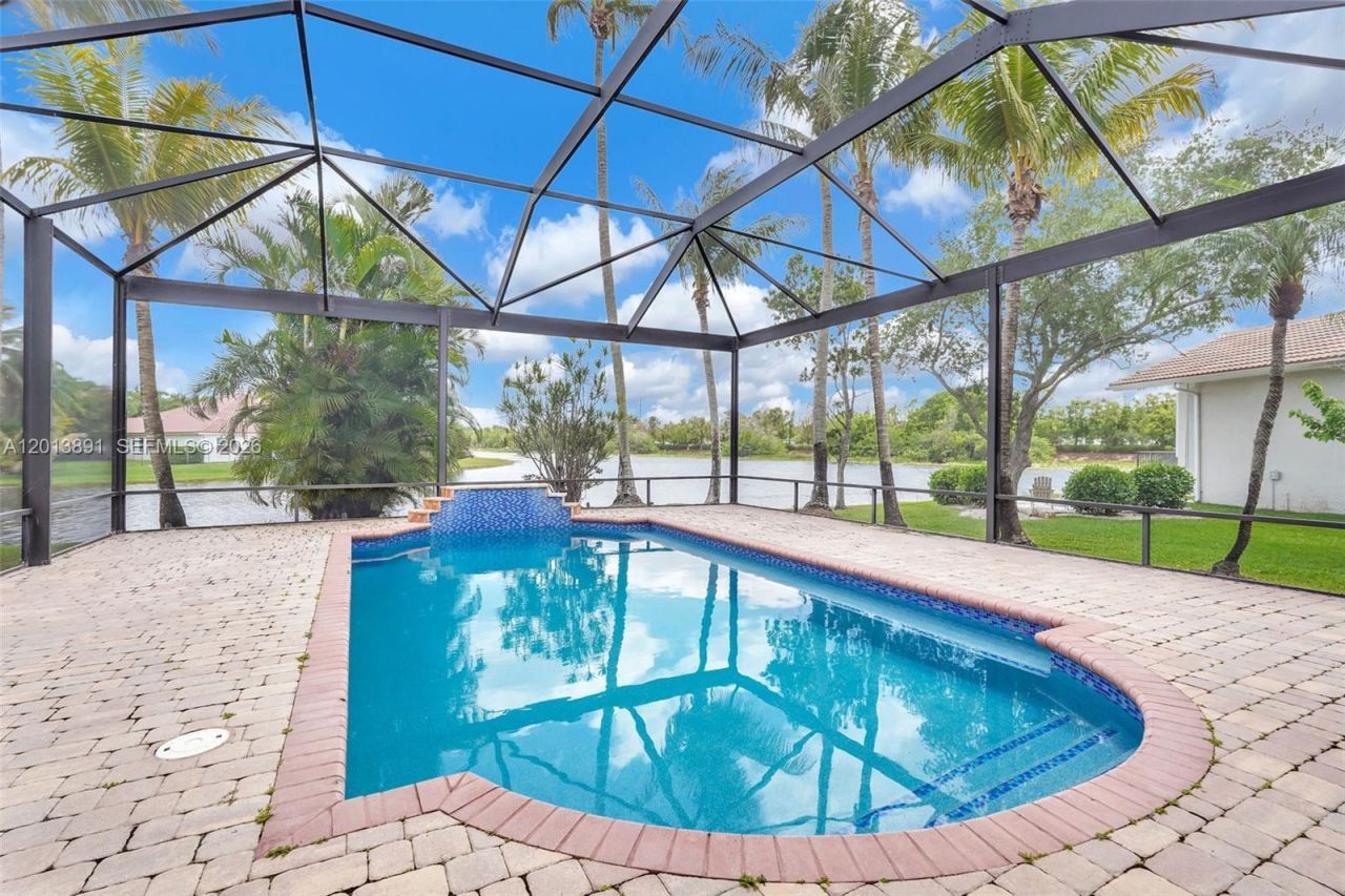 2715 Edgewater Court , Weston, FL 33332 Photo