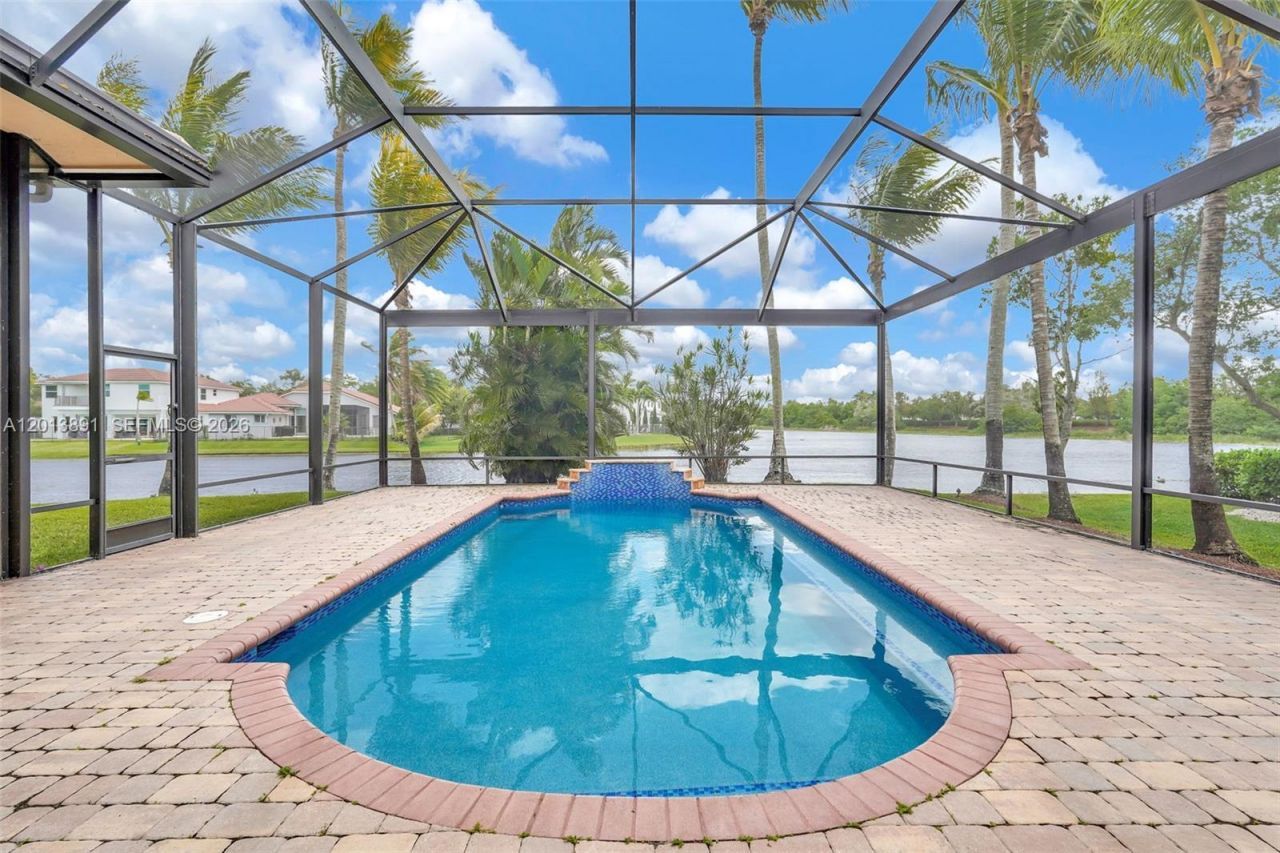 2715 Edgewater Court , Weston, FL 33332 Photo