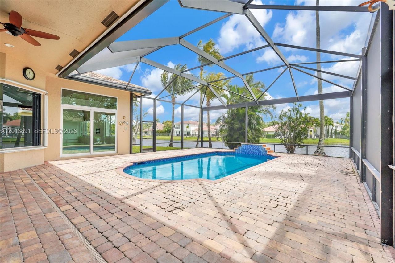 2715 Edgewater Court , Weston, FL 33332 Photo