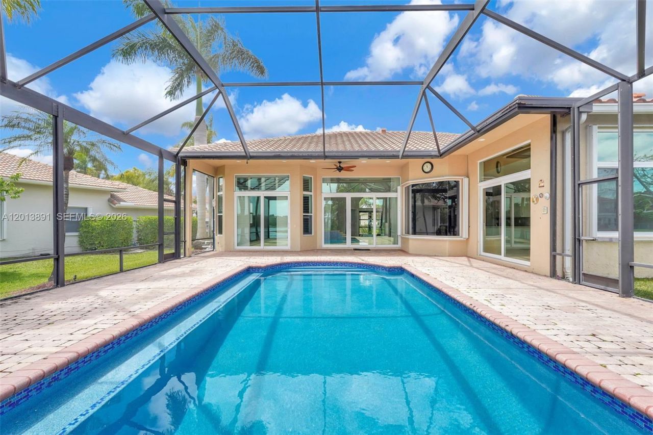 2715 Edgewater Court , Weston, FL 33332 Photo