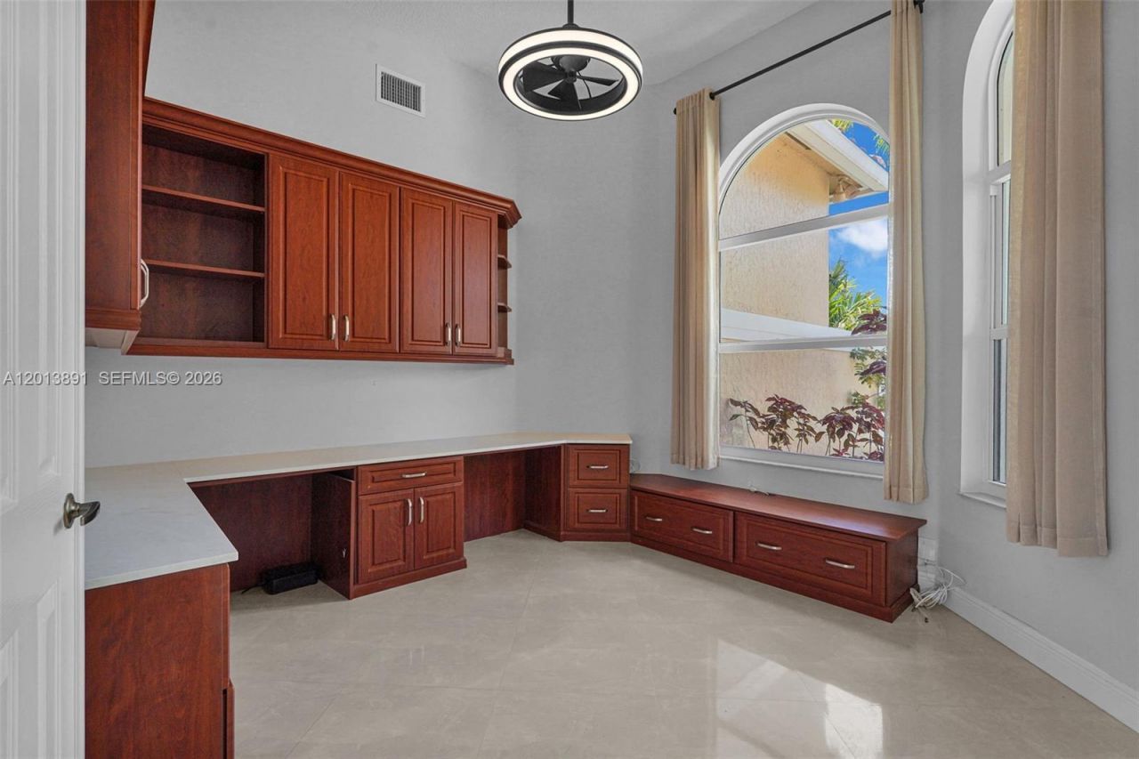 2715 Edgewater Court , Weston, FL 33332 Photo