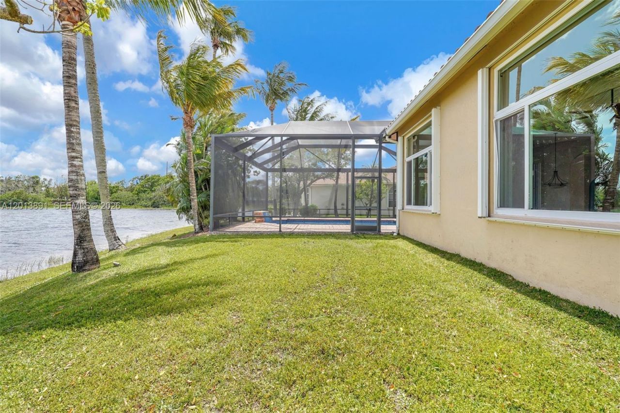 2715 Edgewater Court , Weston, FL 33332 Photo