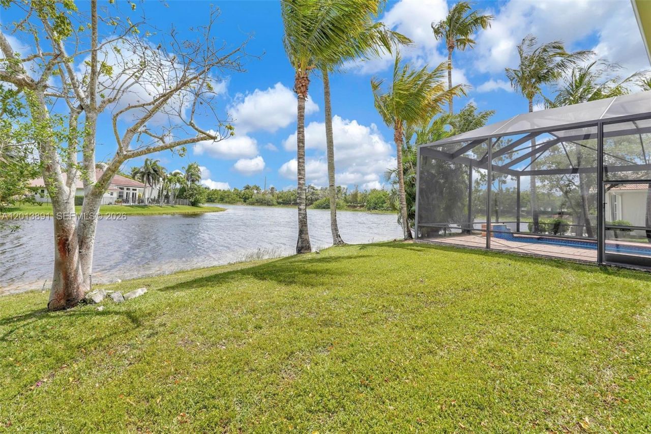 2715 Edgewater Court , Weston, FL 33332 Photo