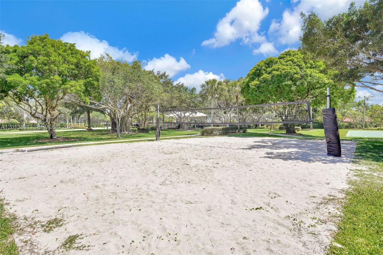 2715 Edgewater Court , Weston, FL 33332 Photo