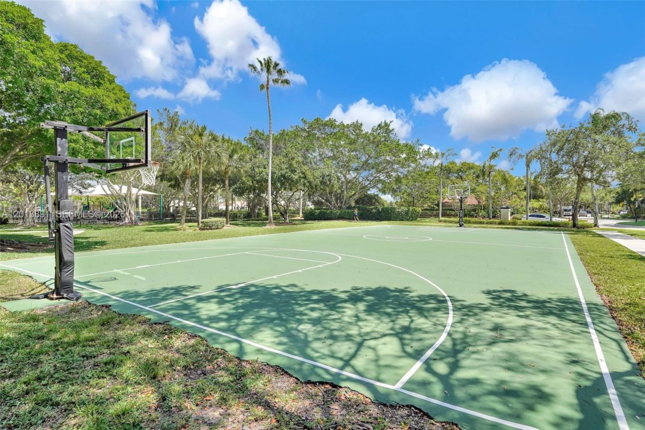 2715 Edgewater Court , Weston, FL 33332 Photo