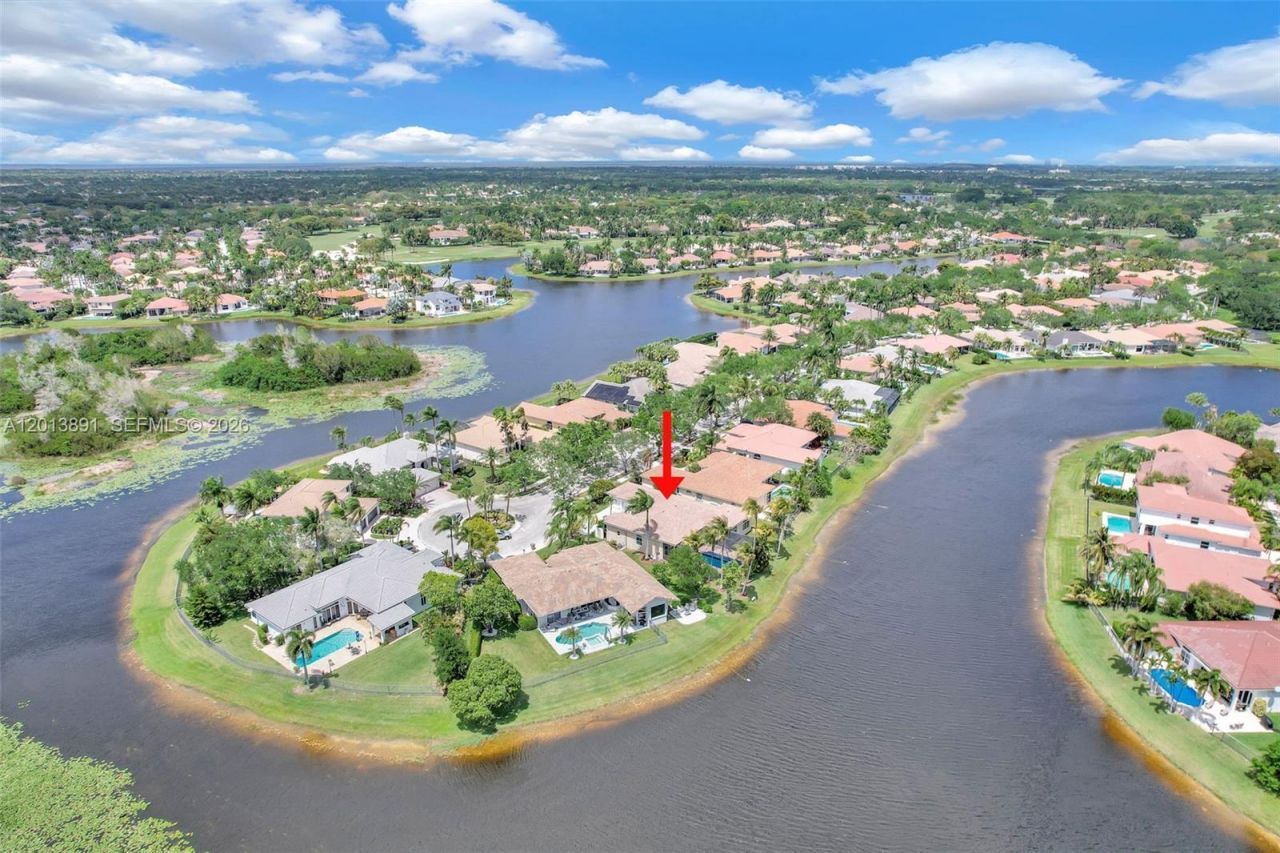 2715 Edgewater Court , Weston, FL 33332 Photo