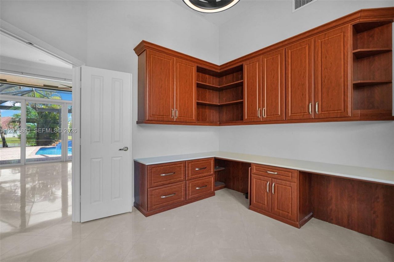2715 Edgewater Court , Weston, FL 33332 Photo