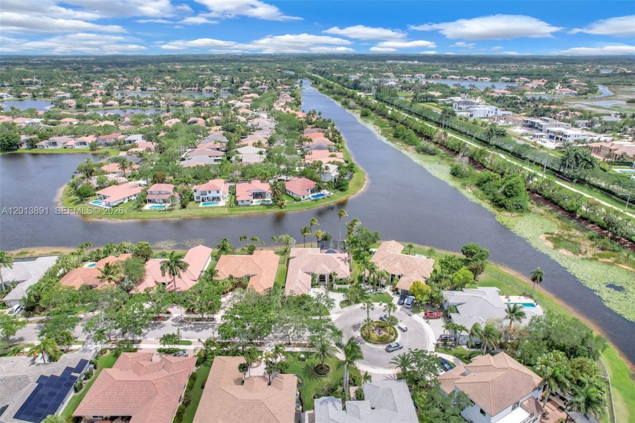 2715 Edgewater Court , Weston, FL 33332 Photo