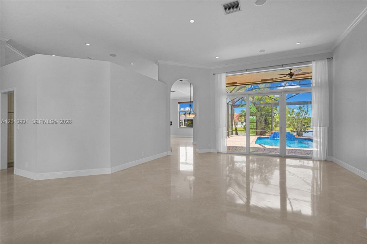 2715 Edgewater Court , Weston, FL 33332 Photo