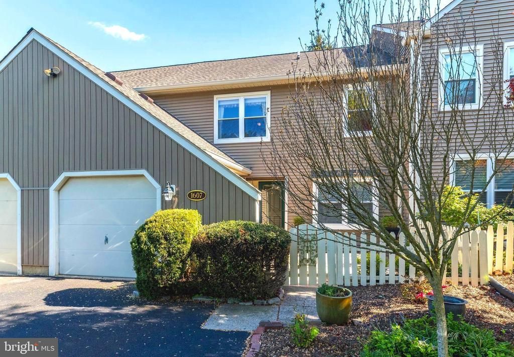 1607 LAKEVIEW CIRCLE, YARDLEY, PA 19067