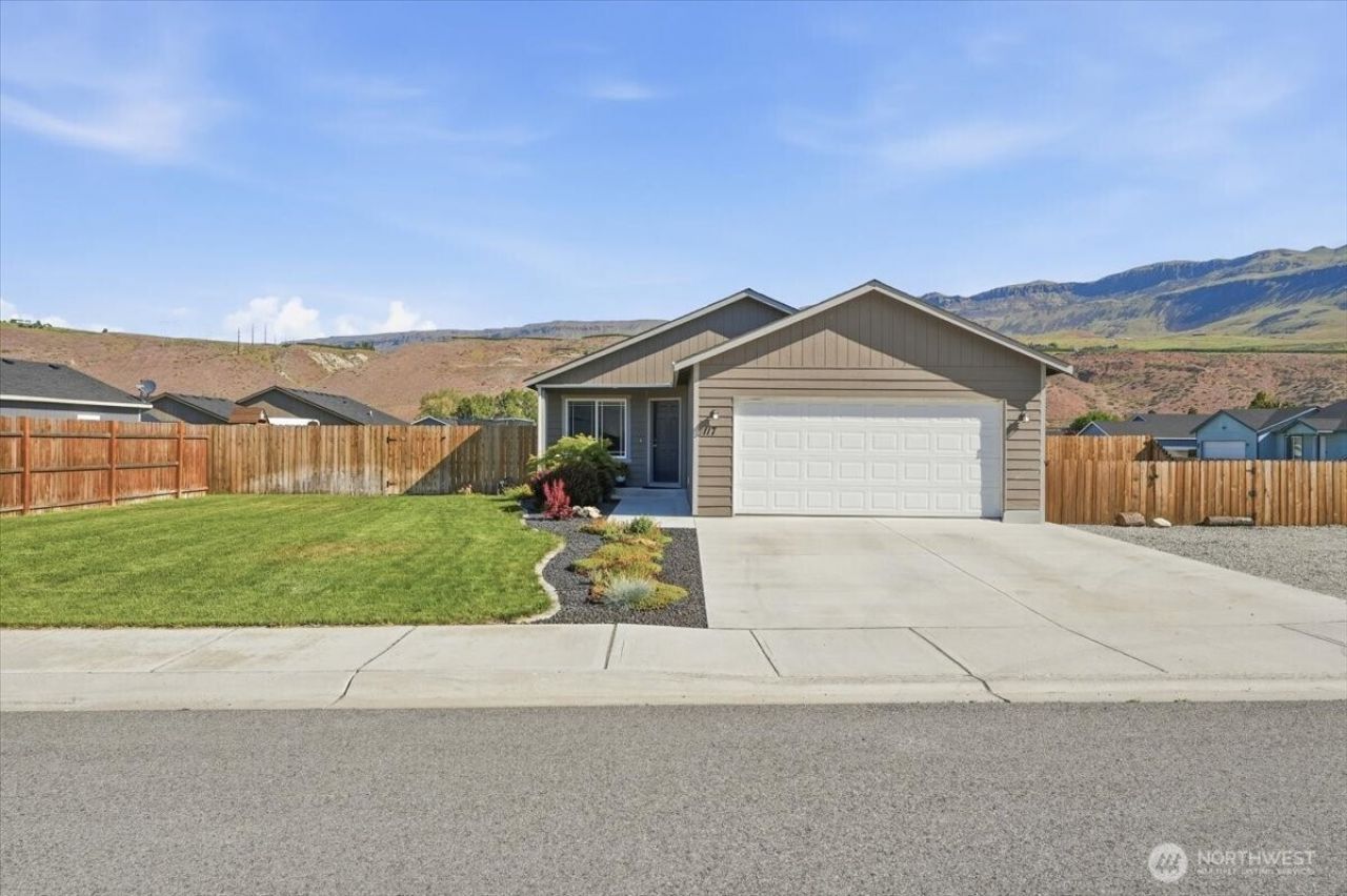117 Island Loop Road, Rock Island, WA 98850 Main Photo