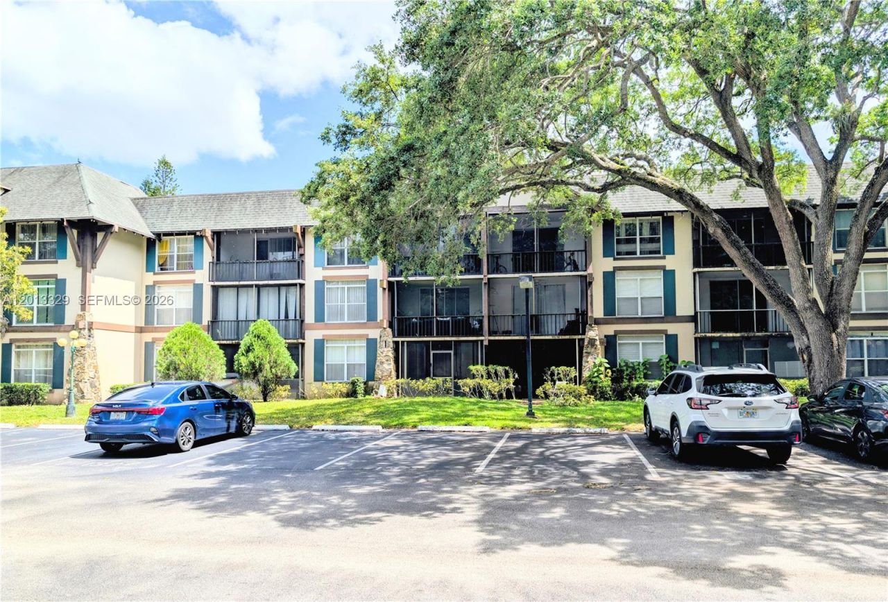 3740 Inverrary Dr , Unit 2B, Lauderhill, FL 33319 Photo