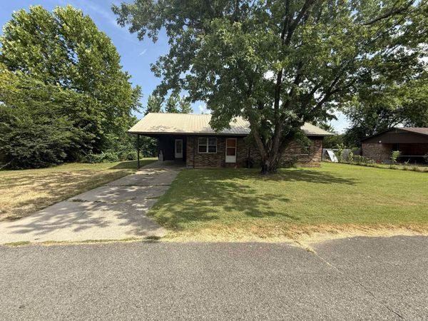 1803 E Harkey Street , Paris, AR 72855