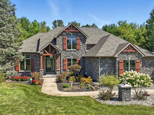 102 Greenhurst Court, Auburn, IN 46706