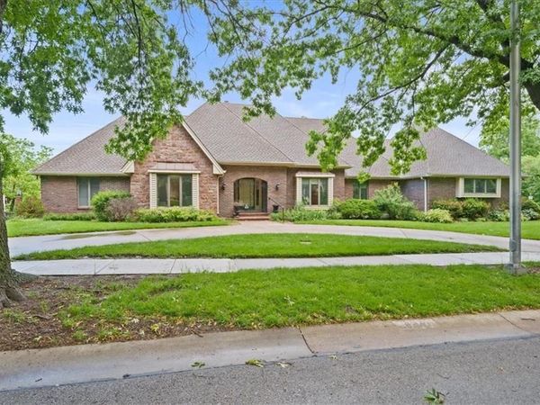 8214 W 99th Street, Overland Park, KS 66212