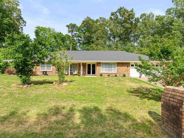 9 Leeward Court, Maumelle, AR 72113
