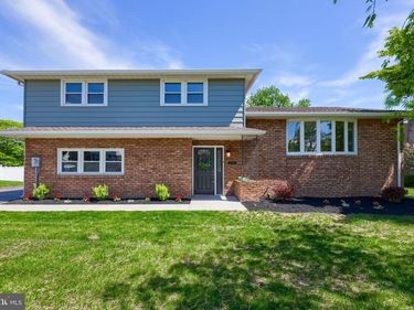 250 NOLLYN DRIVE, DALLASTOWN, PA 17313