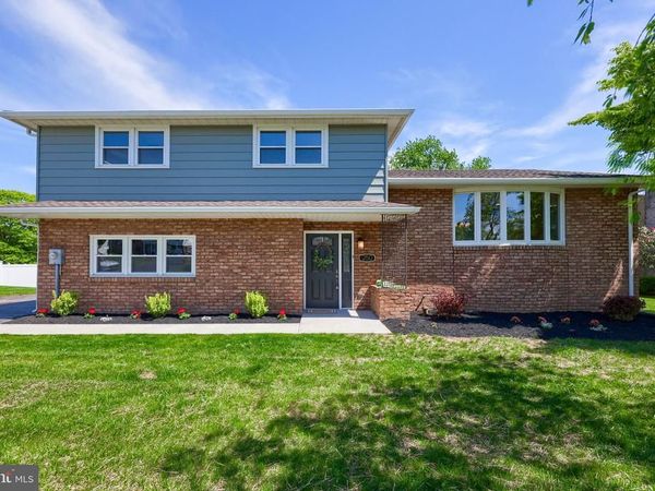 250 NOLLYN DRIVE, DALLASTOWN, PA 17313