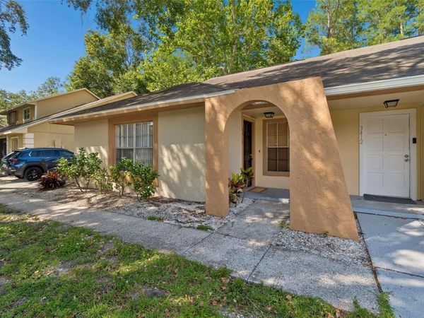 3410 LAUREL DALE DRIVE , TAMPA, FL 33618