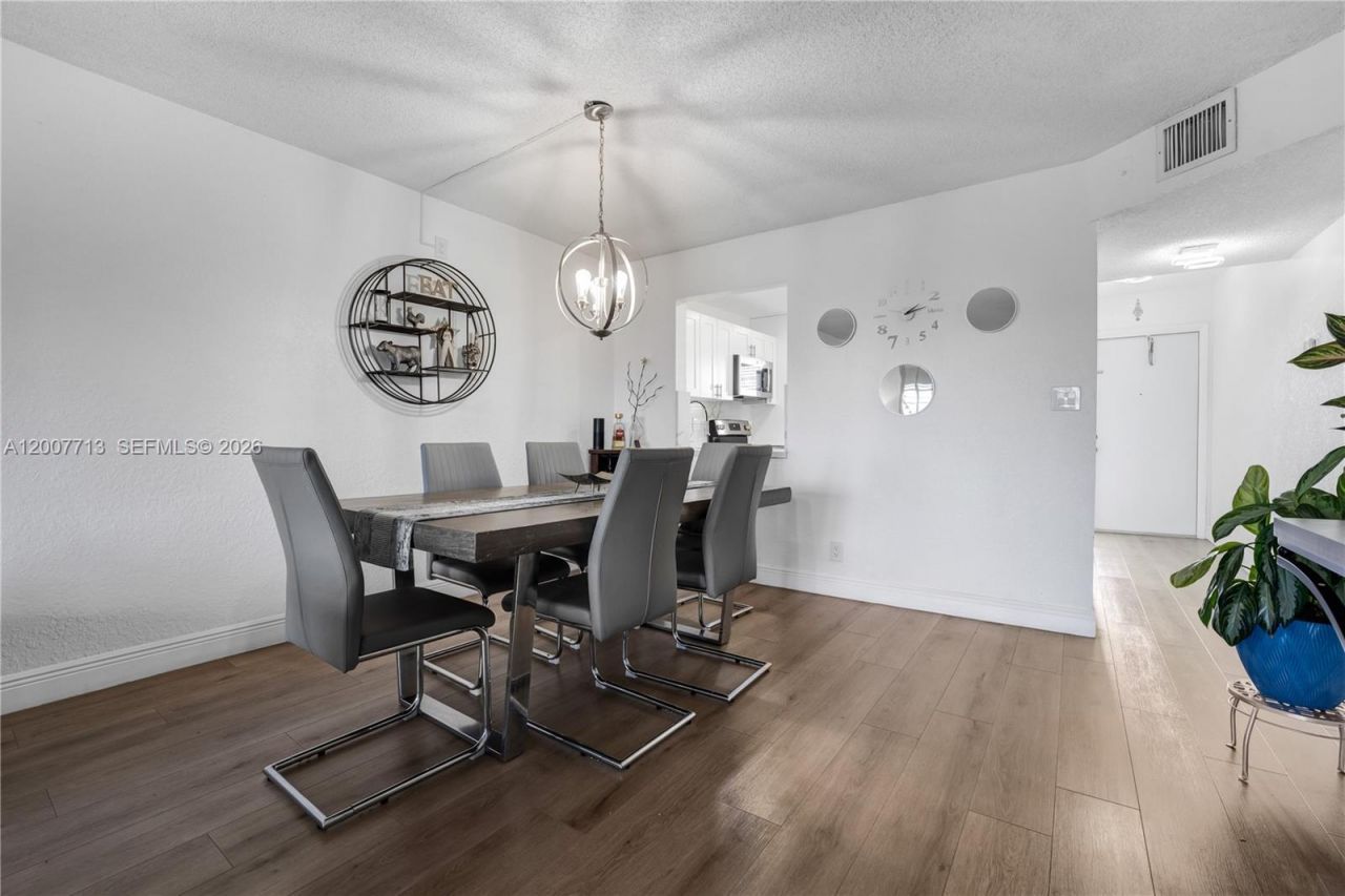 2551 Aragon Blvd, Unit 411, Sunrise, FL 33322 Photo