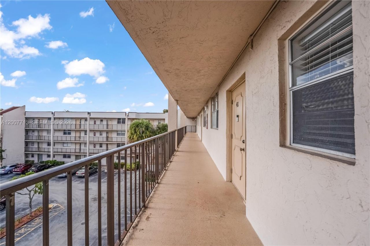 2551 Aragon Blvd, Unit 411, Sunrise, FL 33322 Photo
