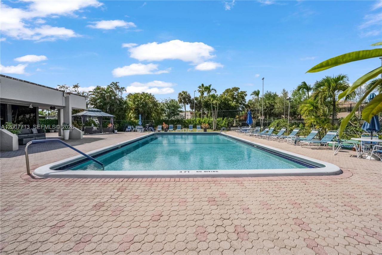 2551 Aragon Blvd, Unit 411, Sunrise, FL 33322 Photo